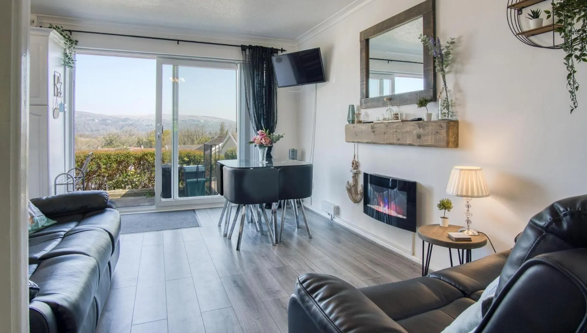 Bayview 32 - 2 Bedroom Chalet - Bayview Oxwich